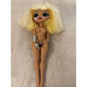 Lol Omg Doll - Pop Fame Queen - Missing One Hand Nude